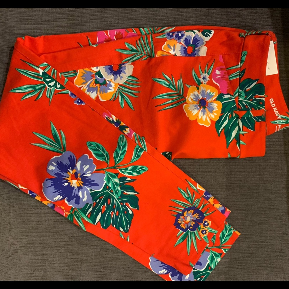 Old Navy size 6 pixie mid rise flowery pants NWT